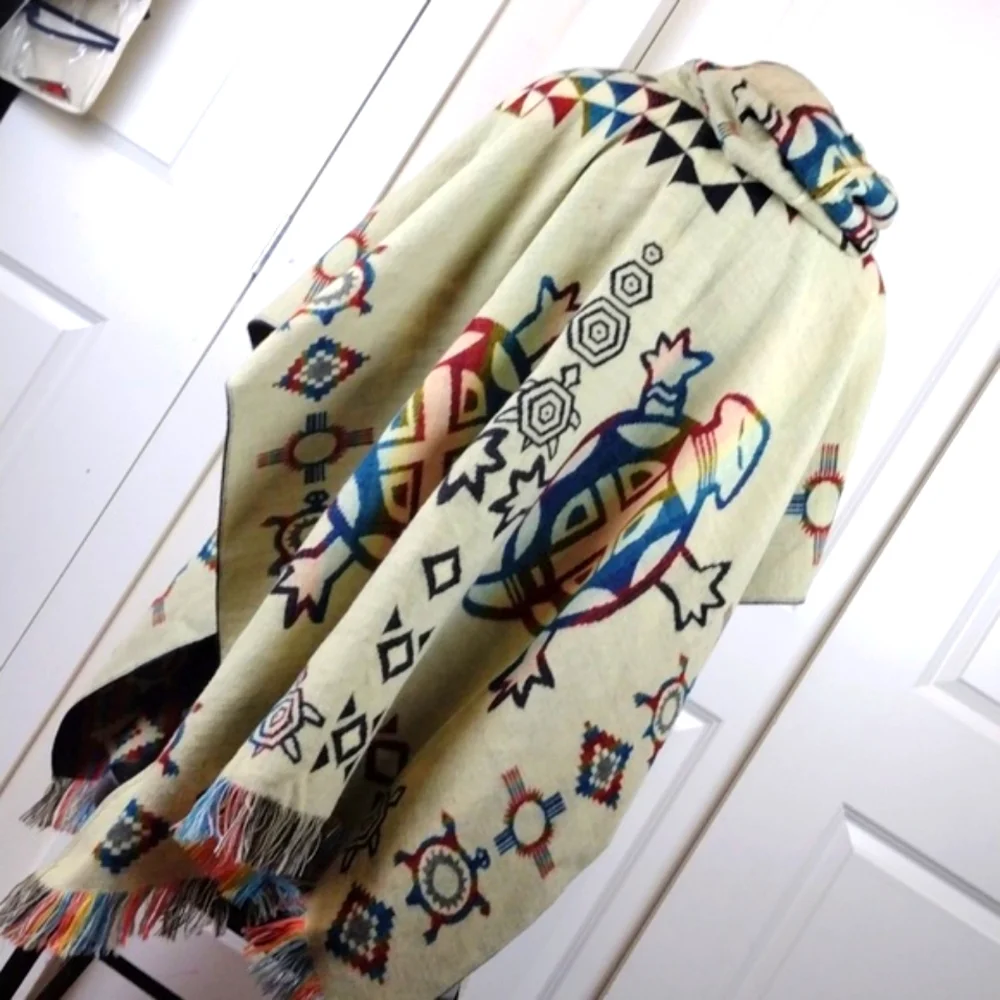 Hooded Peruvian Poncho with Aztec Inca turtle Designs. Turtle. hooded.. Aztec - Picture 11 of 15